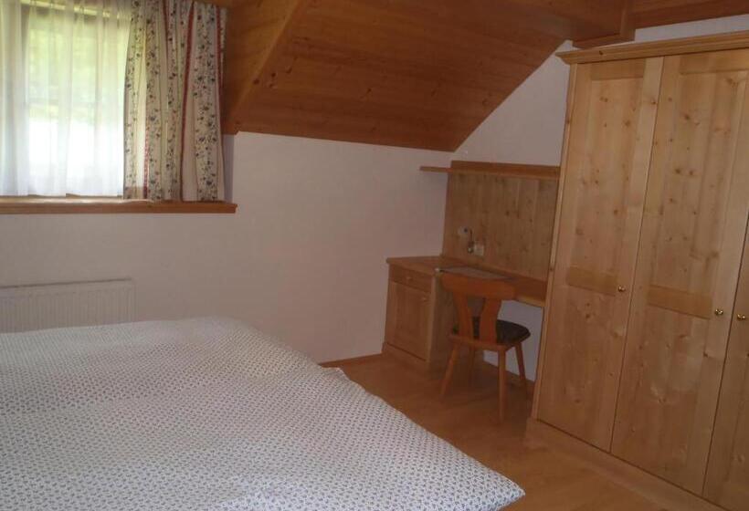 침실 2개 아파트, Russbachbauer