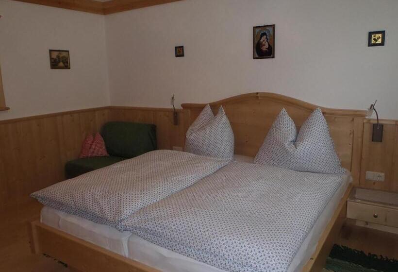 침실 2개 아파트, Russbachbauer