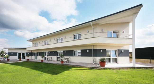 Студия Стандарт, Les Logis D'espale