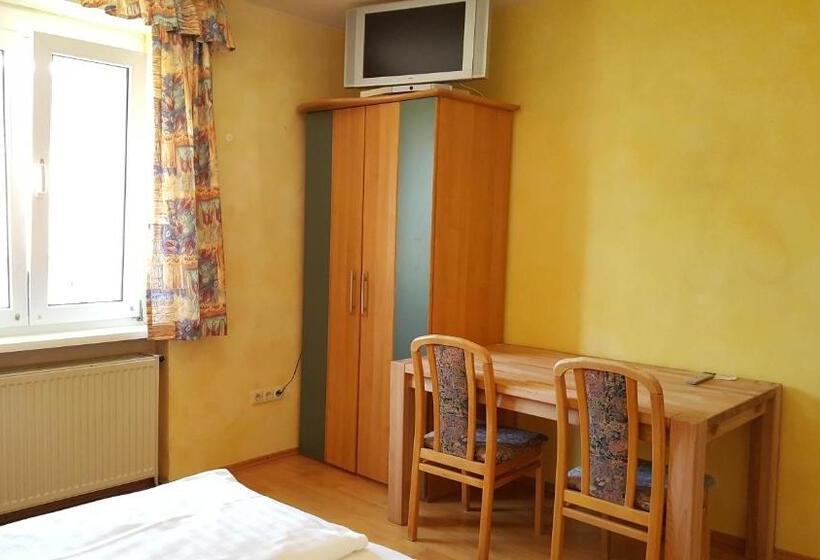 اتاق استاندارد سه تخته با سرویس بهداشتی مشترک, Gasthof Paradiesgartl