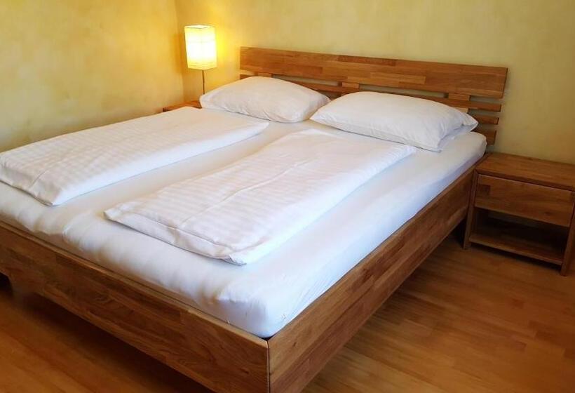 חדר סטנדרט לשלושה עם חדר אמבטיה משוף, Gasthof Paradiesgartl