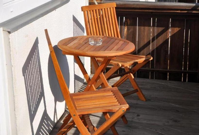 Апартаменты 2 Спальни с Балконом, Haus Treffer