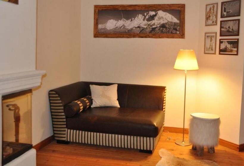 Апартаменты 1 Спальня, Haus Treffer