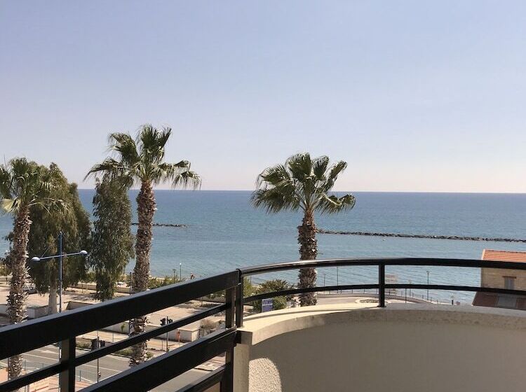 דירה בת חדר שינה 1 צדדית נוף לים, Pigeon Beach Hotel Apartments