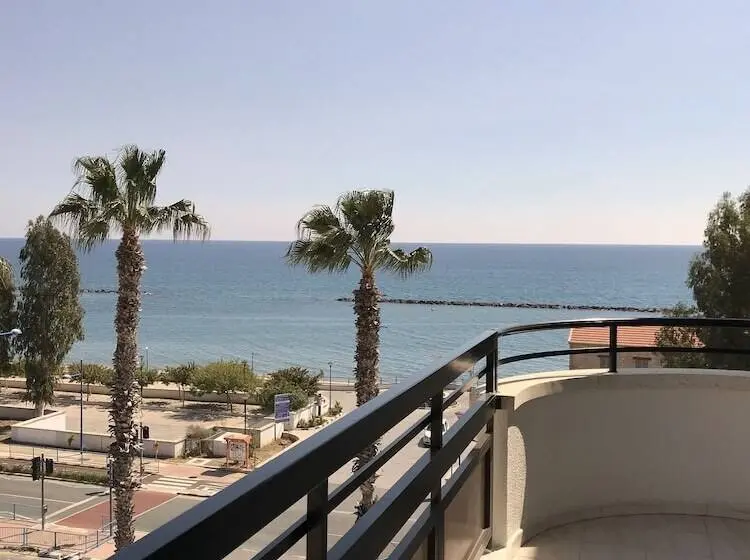 サイドシービュー１ベッドルームアパートメント, Pigeon Beach Hotel Apartments