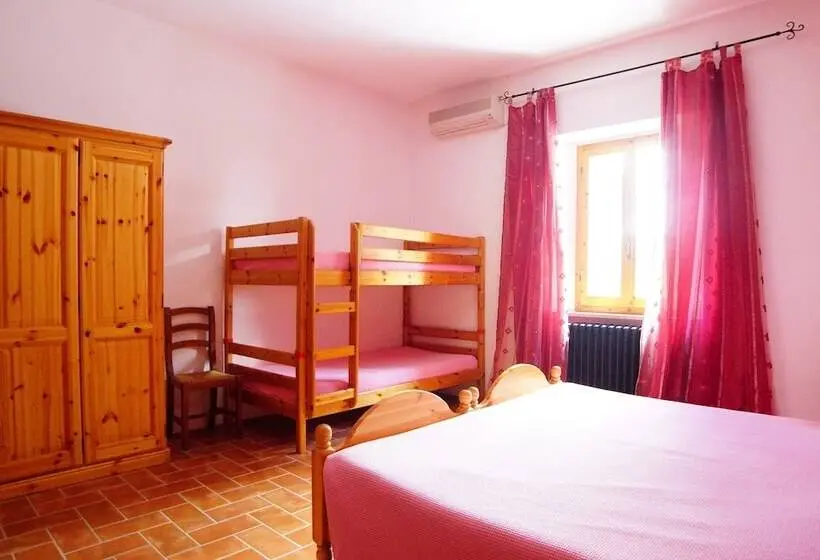 Standard Neljän Hengen Huone, Agriturismo Il Fantone