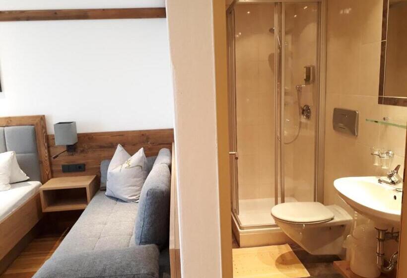 חדר סטנדרט לשלושה עם מרפסת, Denggnhof