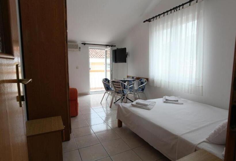 استودیوی استاندارد, Apartments Memidz