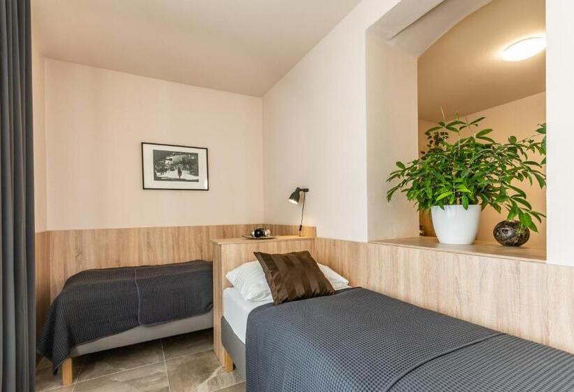 اتاق استاندارد چهار تخته, Penzion A Restaurace Stará Roudná