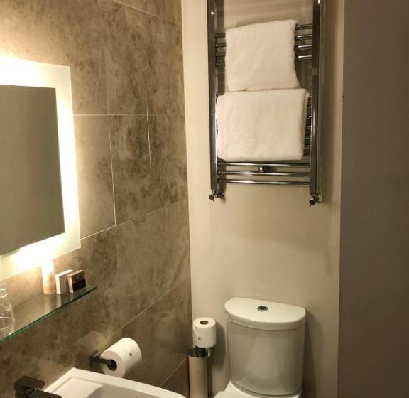 Номер Клуб, The Wheatley Arms