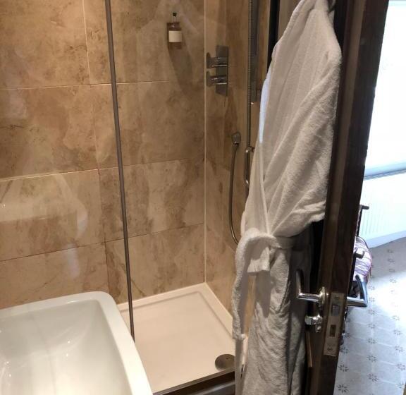 Номер Клуб, The Wheatley Arms