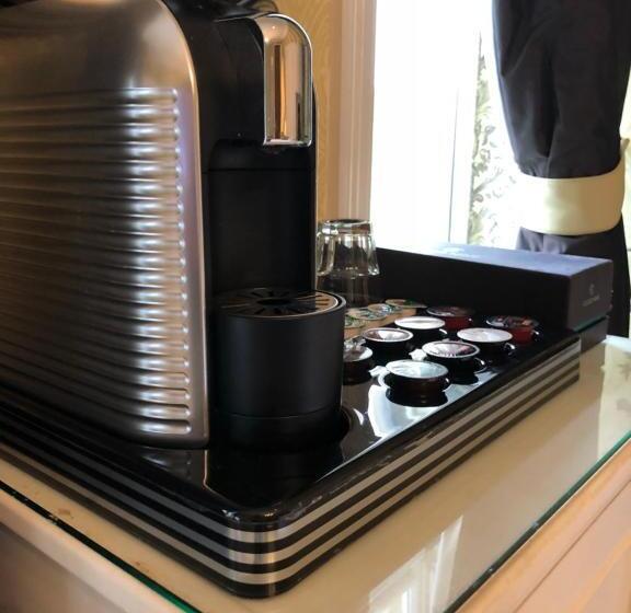 Люкс, The Wheatley Arms