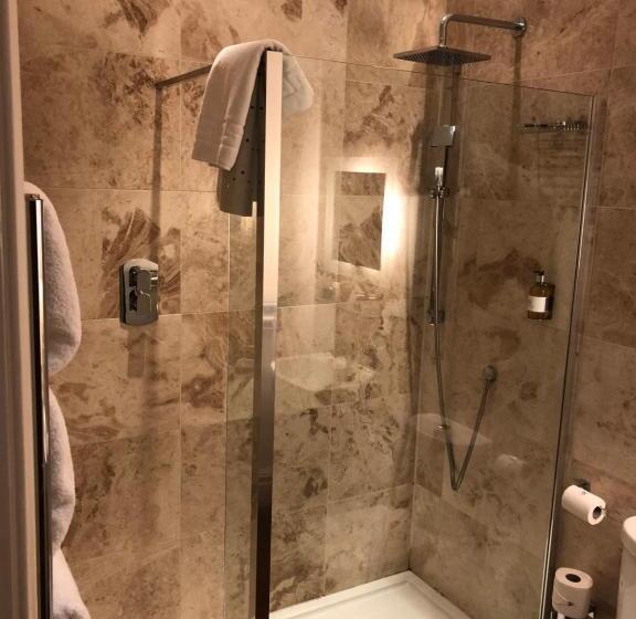 Люкс, The Wheatley Arms