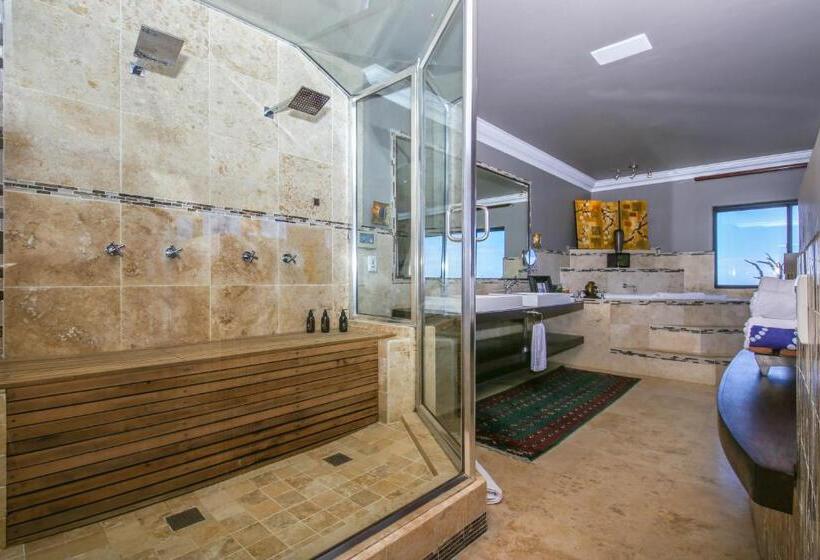 סוויטה מלכותית, Alexander Guest House