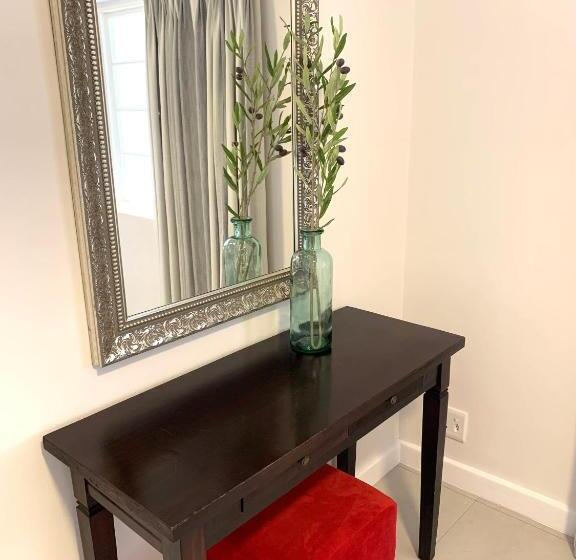 سوئیت راحتی, Anchor's Rest