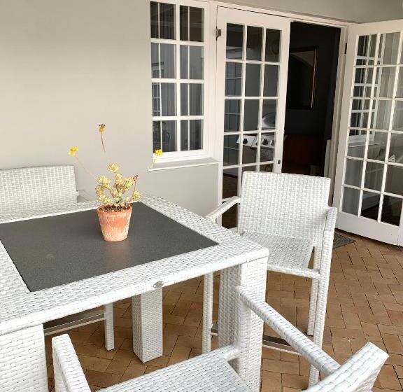 سوئیت راحتی, Anchor's Rest