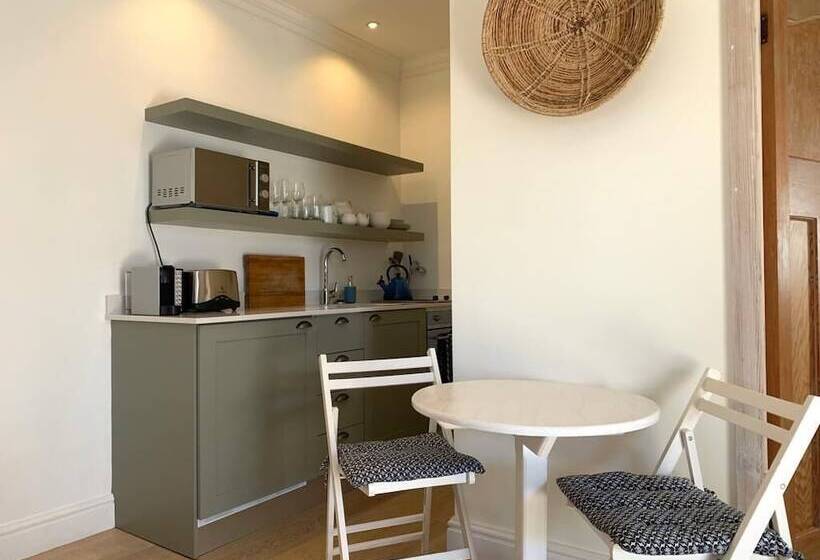 سوئیت راحتی, Anchor's Rest