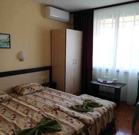 Номер Стандарт с Балконом, Guest House Stoyanovi