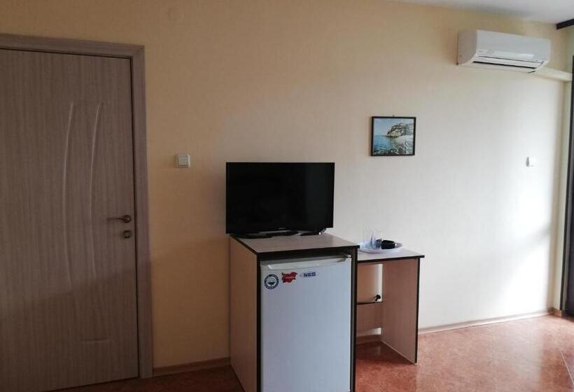 Трехместный Номер Стандарт с Балконом, Guest House Stoyanovi