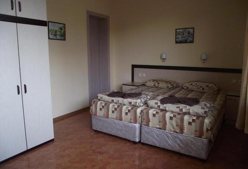 Апартаменты 2 Спальни, Guest House Stoyanovi