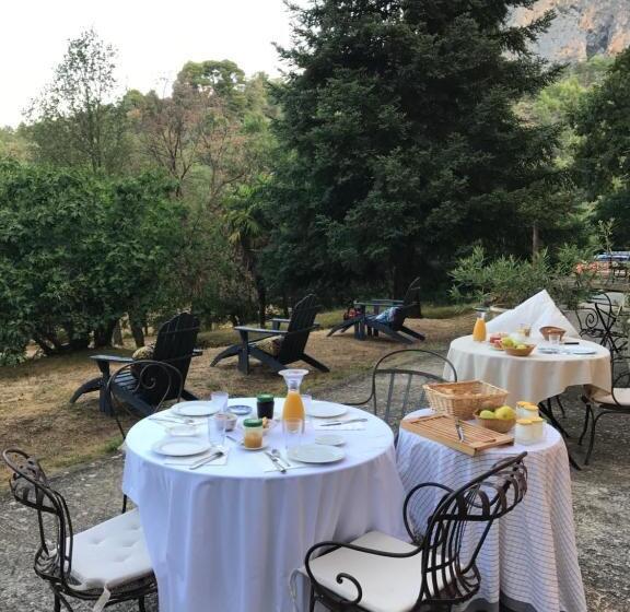 اتاق استاندارد با چشم‌انداز باغ, Domaine D Angouire