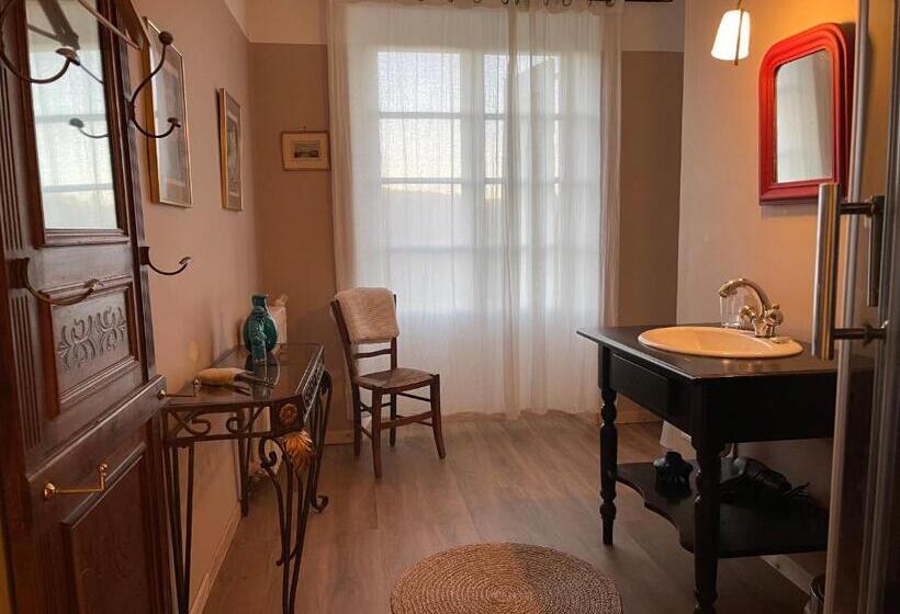 اتاق استاندارد با چشم‌انداز پارک, Domaine D Angouire