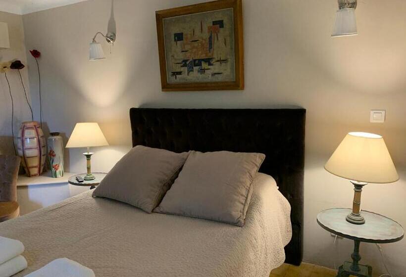 سوییت جونیور, Domaine D Angouire