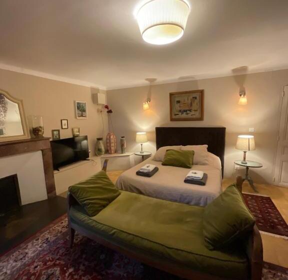 سوییت جونیور, Domaine D Angouire