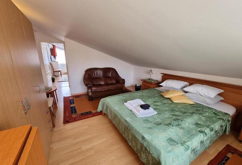 اتاق خانوادگی, Abigél Vendégház