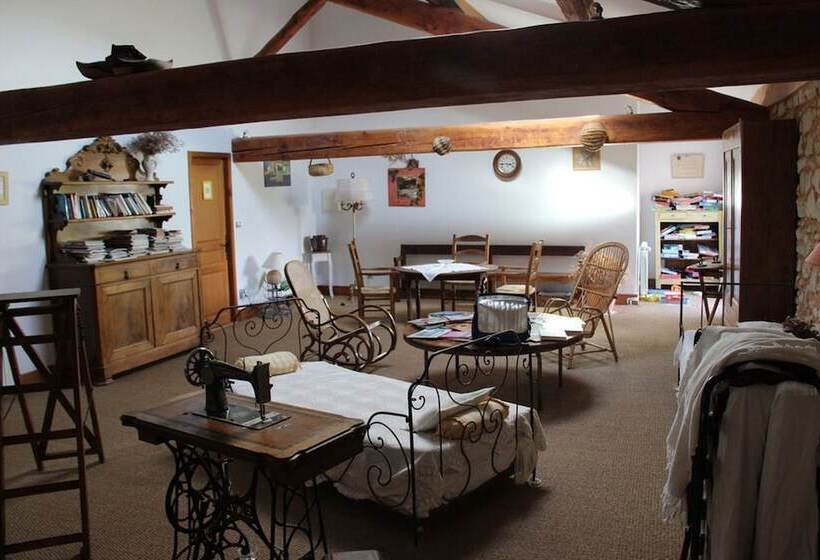 اتاق استاندارد سه نفره, Chambres D Hotes Domaine De Beaupre