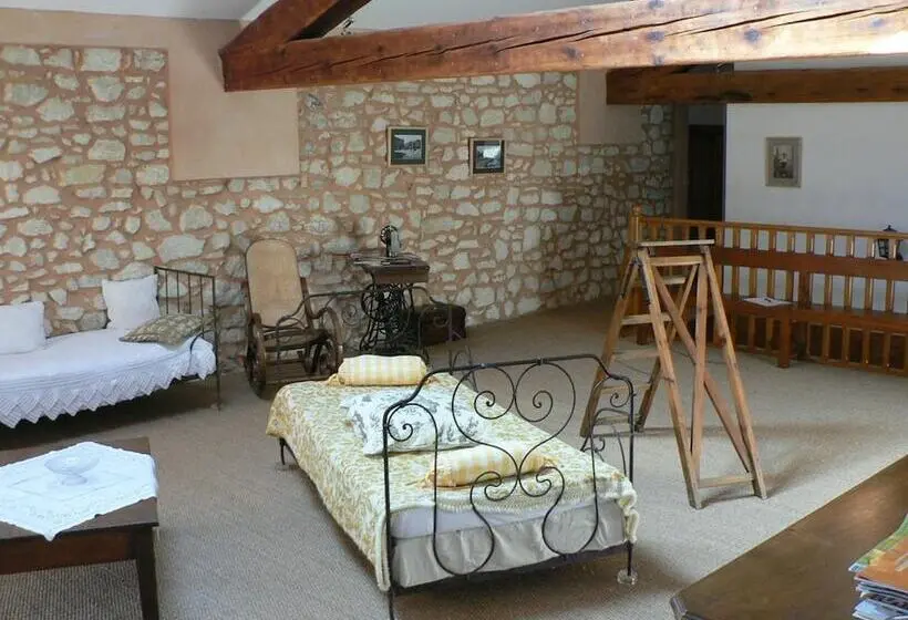 اتاق استاندارد سه نفره, Chambres D Hotes Domaine De Beaupre