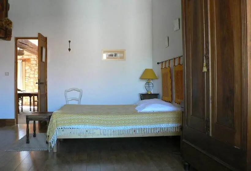 اتاق استاندارد سه نفره, Chambres D Hotes Domaine De Beaupre
