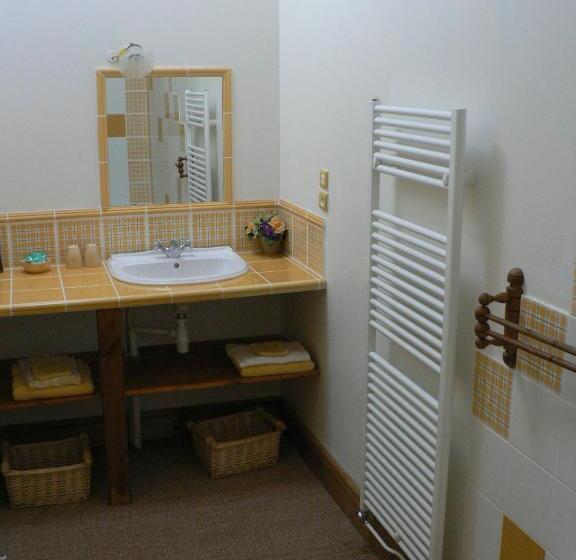 اتاق استاندارد سه نفره, Chambres D Hotes Domaine De Beaupre