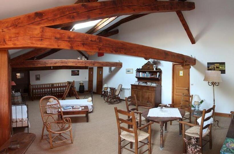 اتاق راحتی سه تخته, Chambres D Hotes Domaine De Beaupre