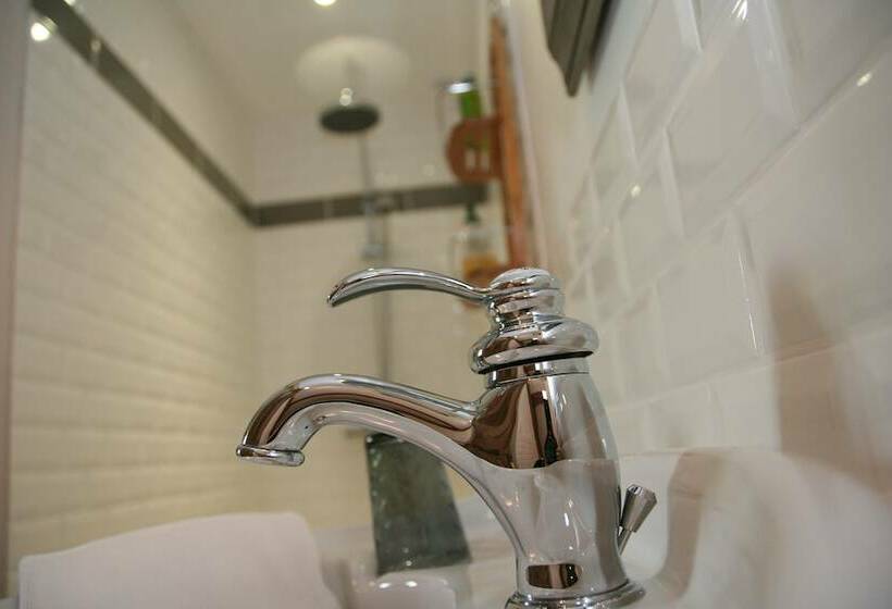 חדר סטנדרט, Montperthuis