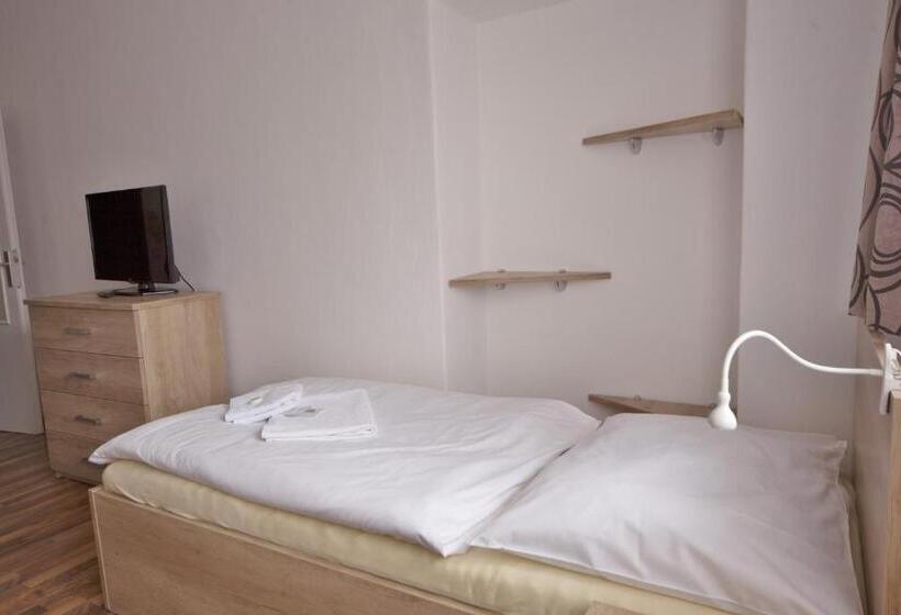 חדר סטנדרט, U Heligonky