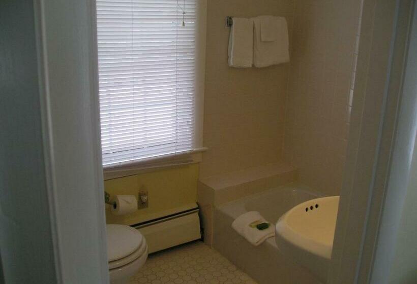 标准间, Cooper Hill Inn