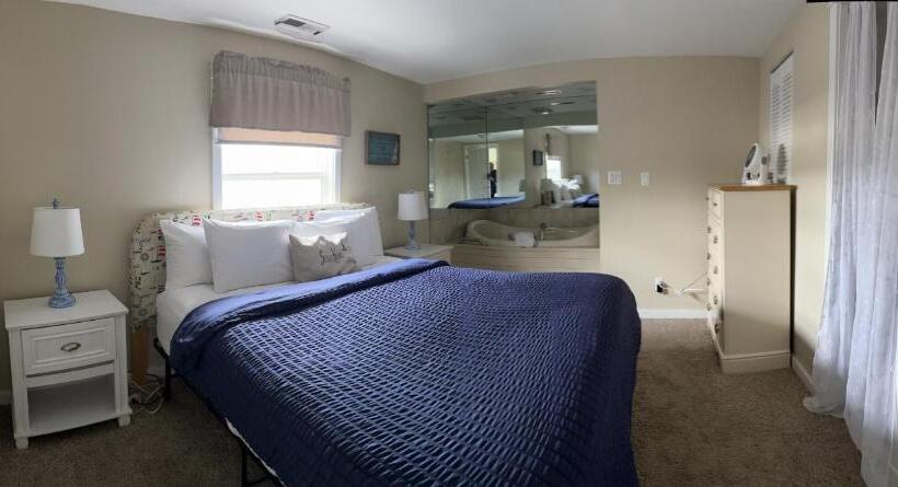 キングサイズベッドのスタンダードルーム, New Buffalo Inn & Spa