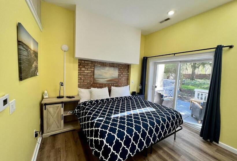 디럭스 룸 킹사이즈 침대, New Buffalo Inn & Spa
