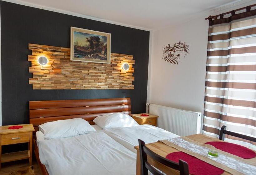 استودیوی استاندارد, Apartments Silva