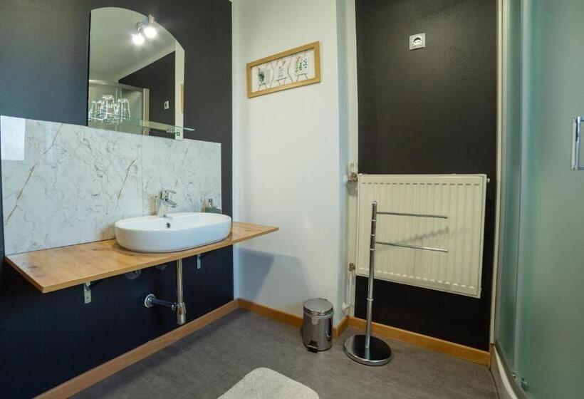 استودیوی استاندارد, Apartments Silva