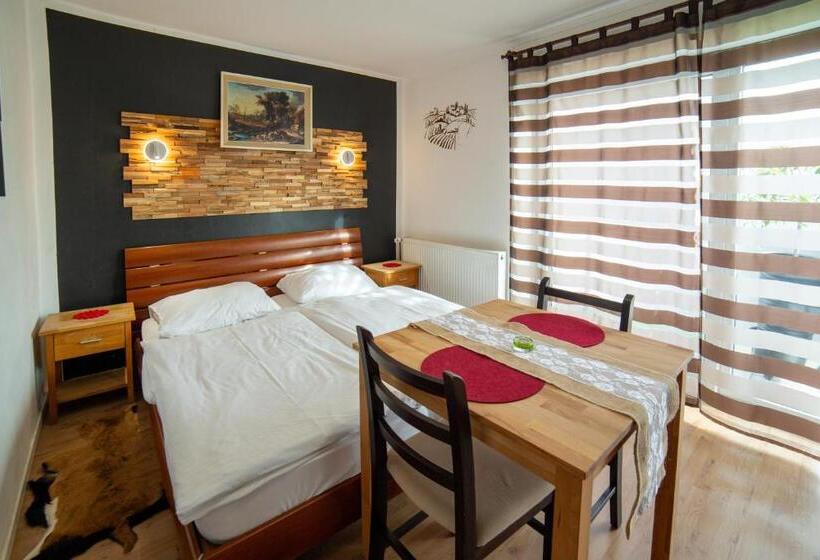 استودیوی استاندارد, Apartments Silva