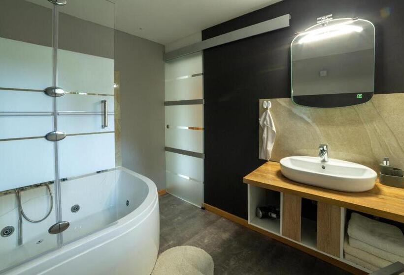 سوئیت با وان آب گرم, Apartments Silva