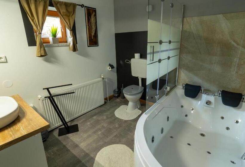 سوئیت با وان آب گرم, Apartments Silva