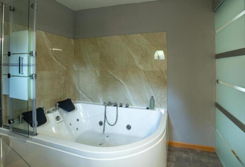 سوئیت با وان آب گرم, Apartments Silva