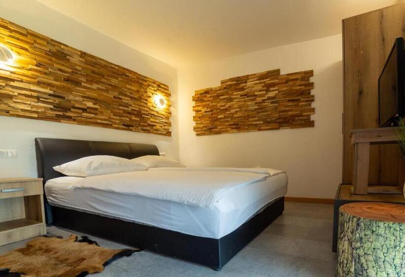 سوئیت با وان آب گرم, Apartments Silva