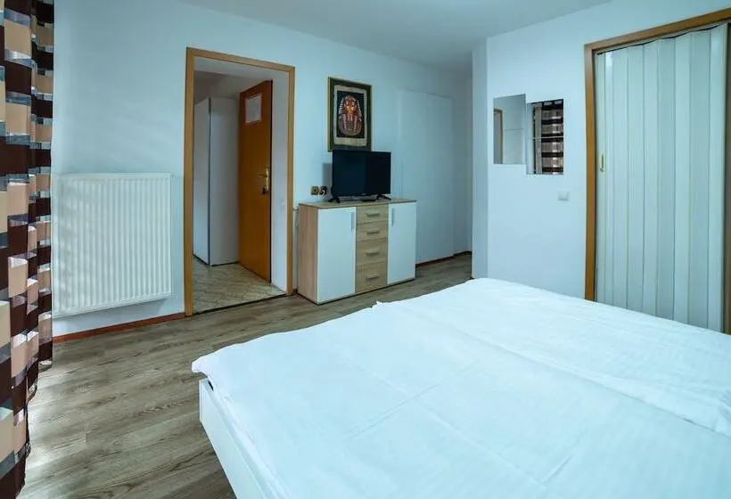 استودیوی استاندارد, Apartments Silva