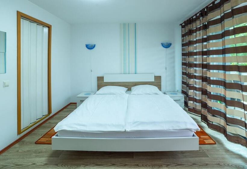 استودیوی استاندارد, Apartments Silva