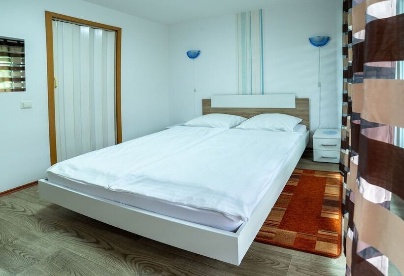 استودیوی استاندارد, Apartments Silva