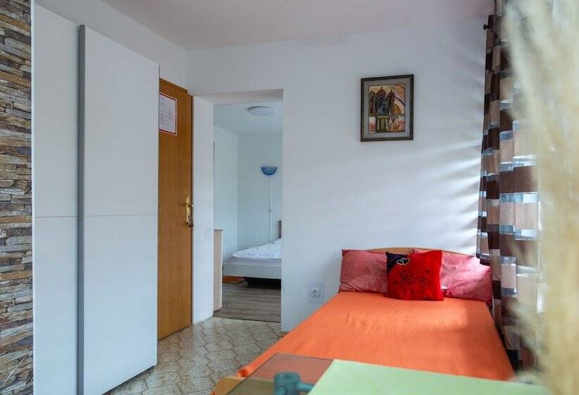 استودیوی استاندارد, Apartments Silva